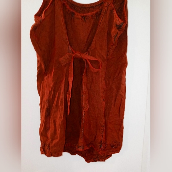 An Earthbound Training Company flowy dark red top with a beautiful design. - Picture 3 of 3